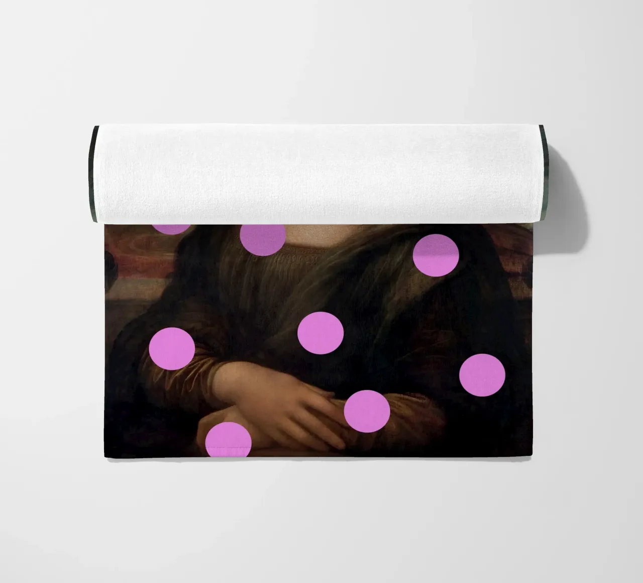Mona Lisa Pink Dots telo mare da GraceDigitalArtCo