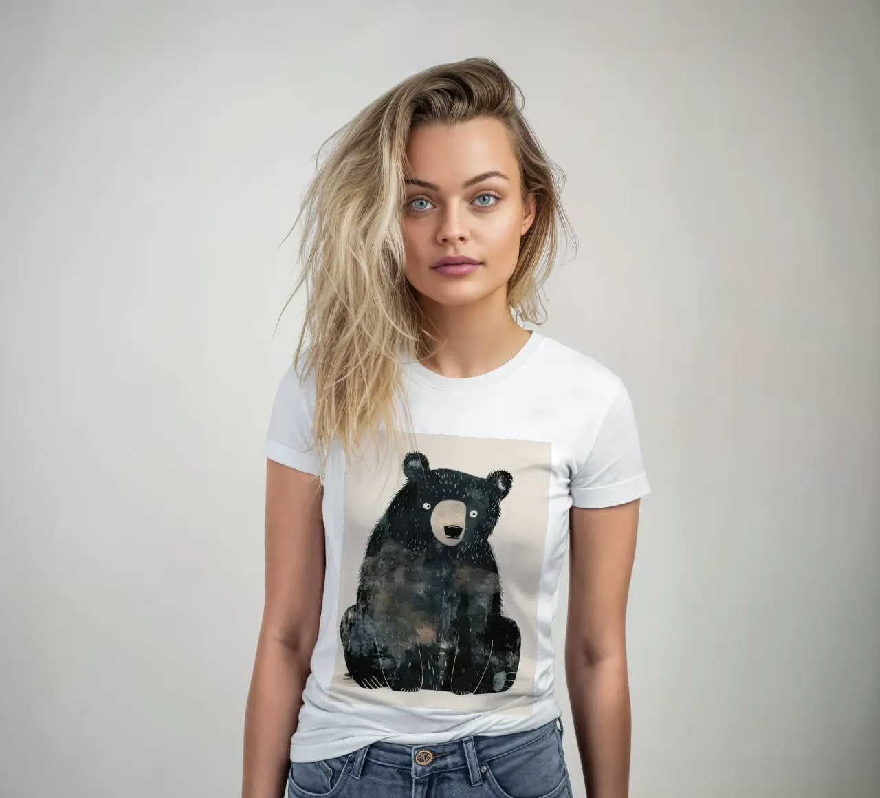 Gestileerde illustratie van een zwarte beer wachtend op voedsel dames t-shirt getailleerd van DesignDoodle