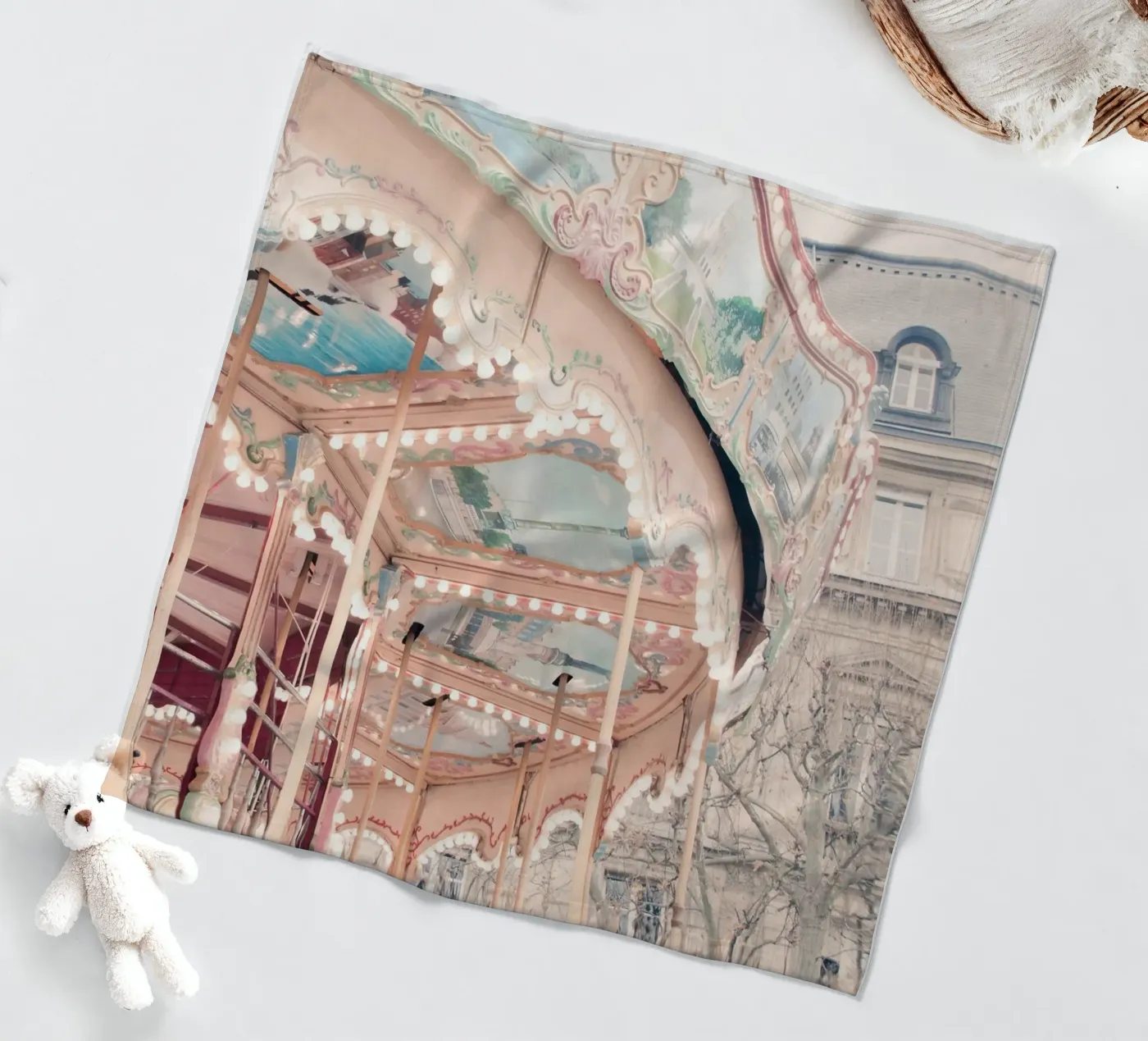 Paris Carousel fleecedeken van GraceDigitalArtCo