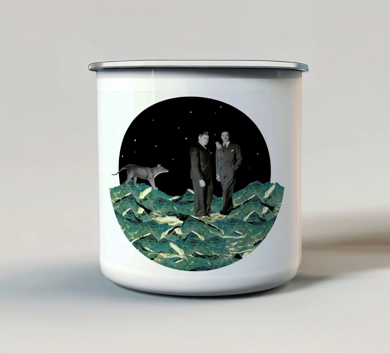 Space tazza in smalto da The Gently Unfurling Sneak