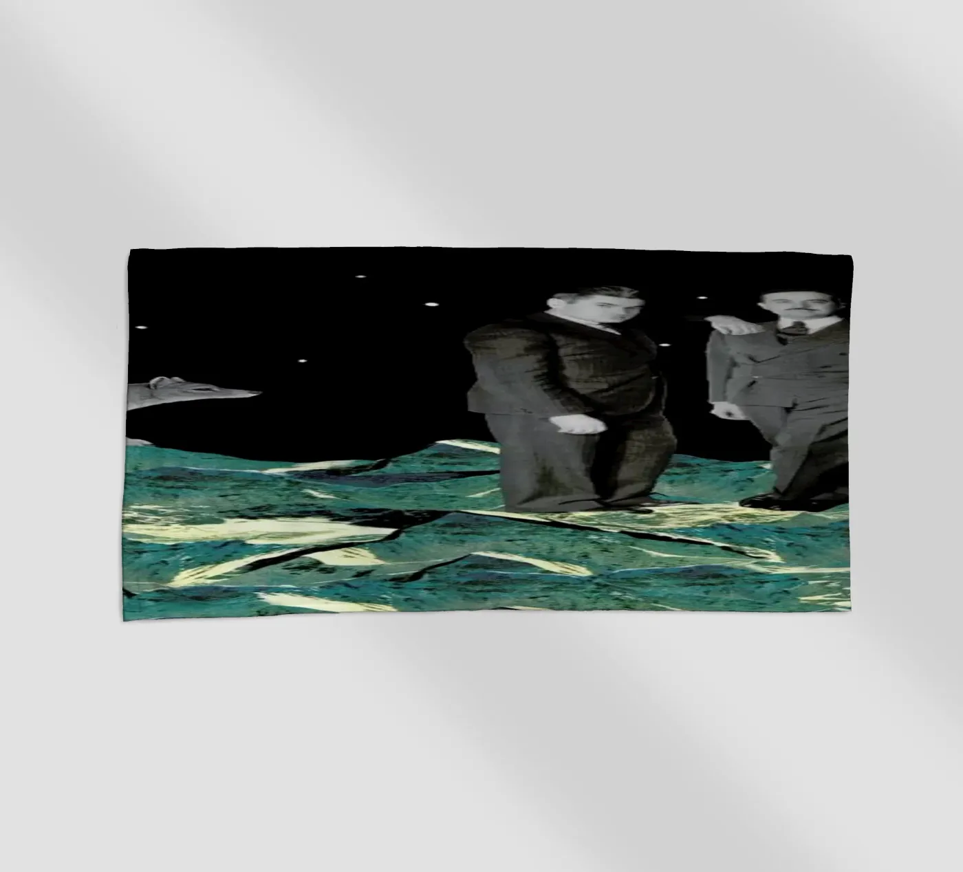 Space Strandtuch von The Gently Unfurling Sneak