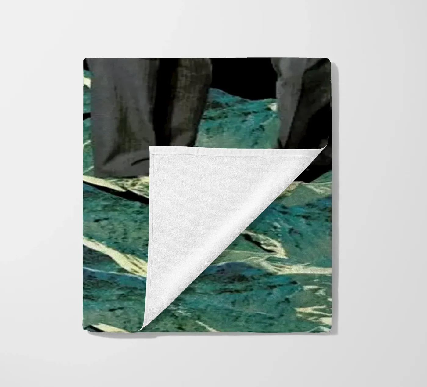 Space Strandtuch von The Gently Unfurling Sneak
