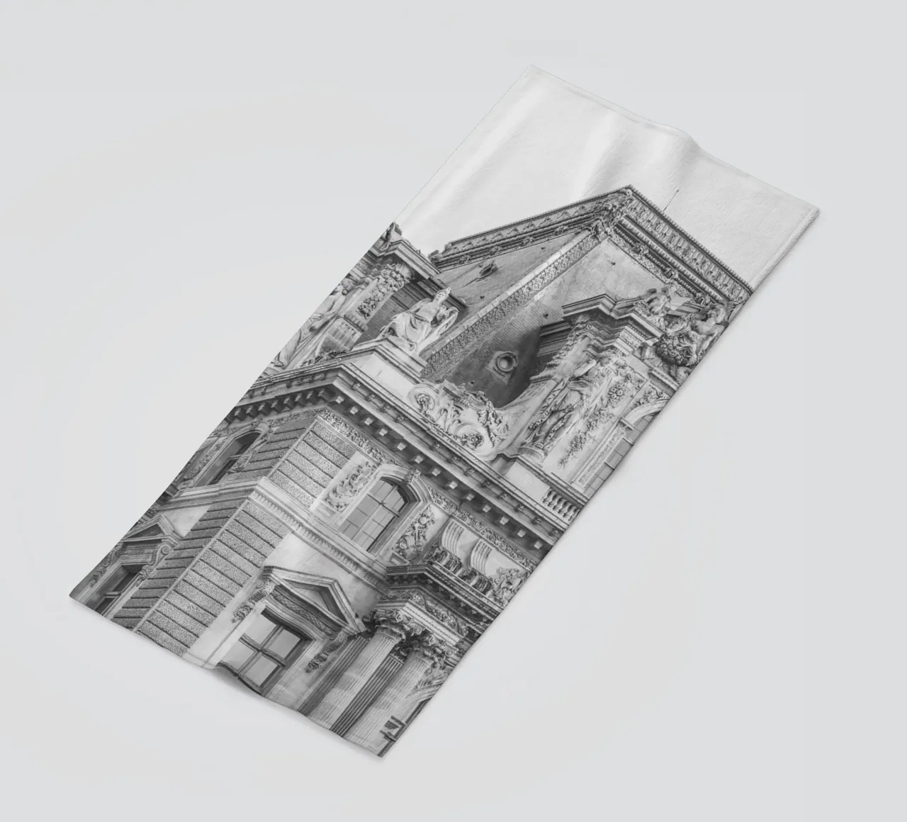 Paris Building Black and White telo mare da GraceDigitalArtCo