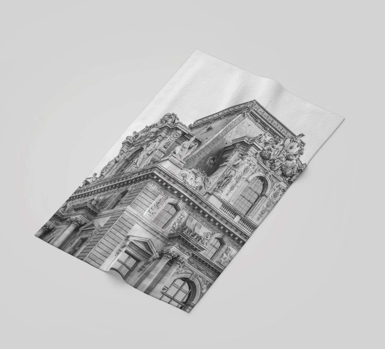 Paris Building Black and White telo mare da GraceDigitalArtCo