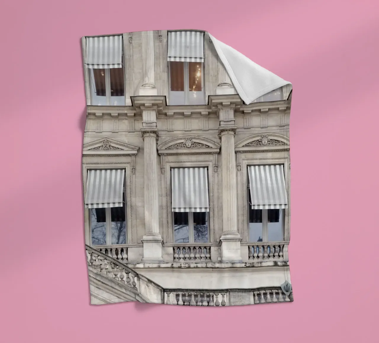Paris Building with Striped Awning coperta in pile da GraceDigitalArtCo