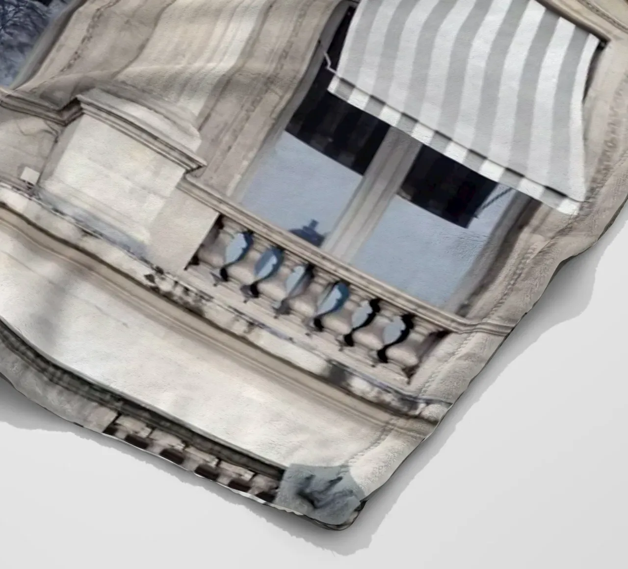 Paris Building with Striped Awning coperta in pile da GraceDigitalArtCo