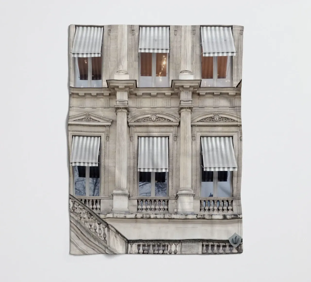 Paris Building with Striped Awning coperta in pile da GraceDigitalArtCo