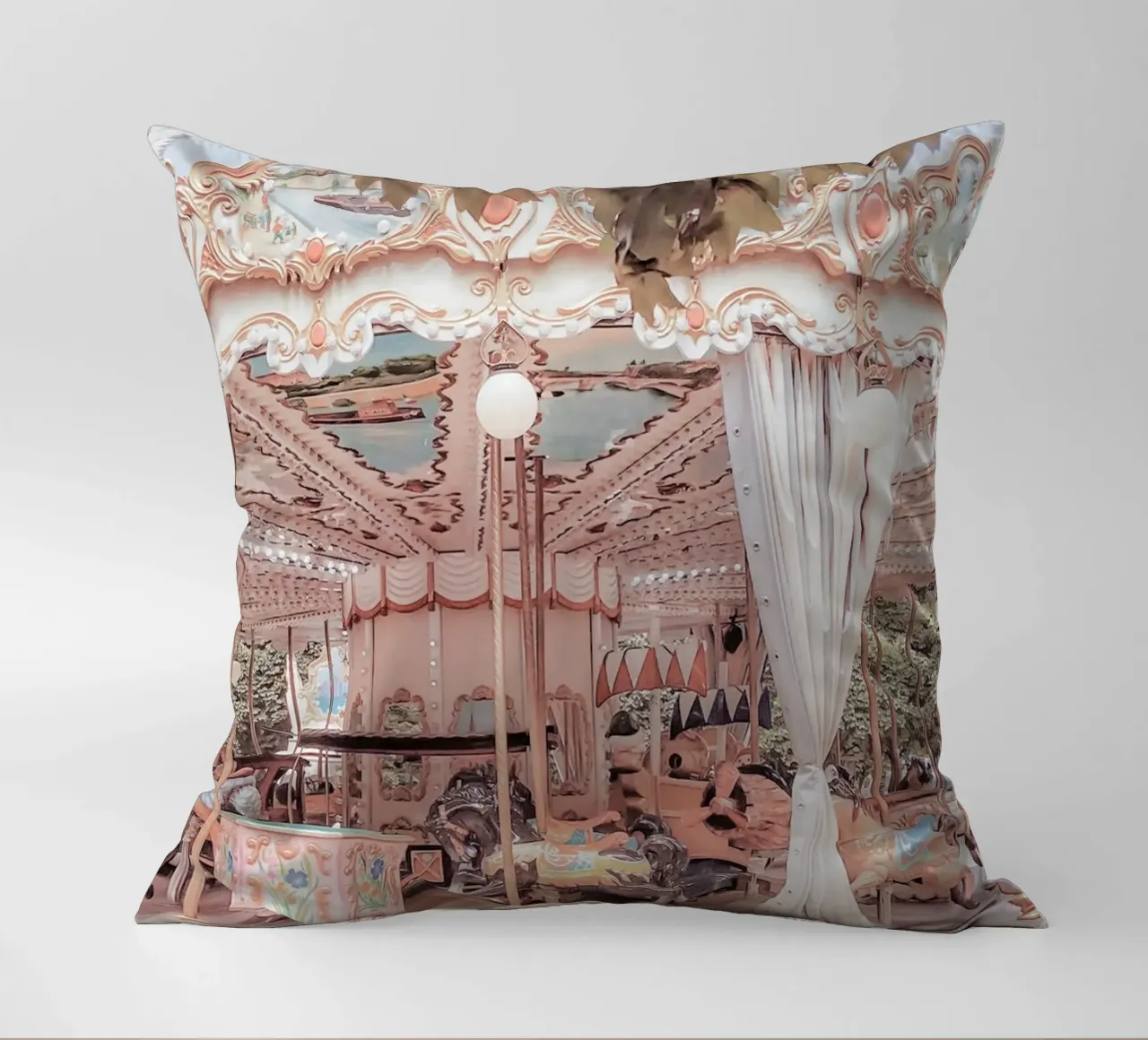 Paris Carousel in the Tuileries Garden cuscino da GraceDigitalArtCo