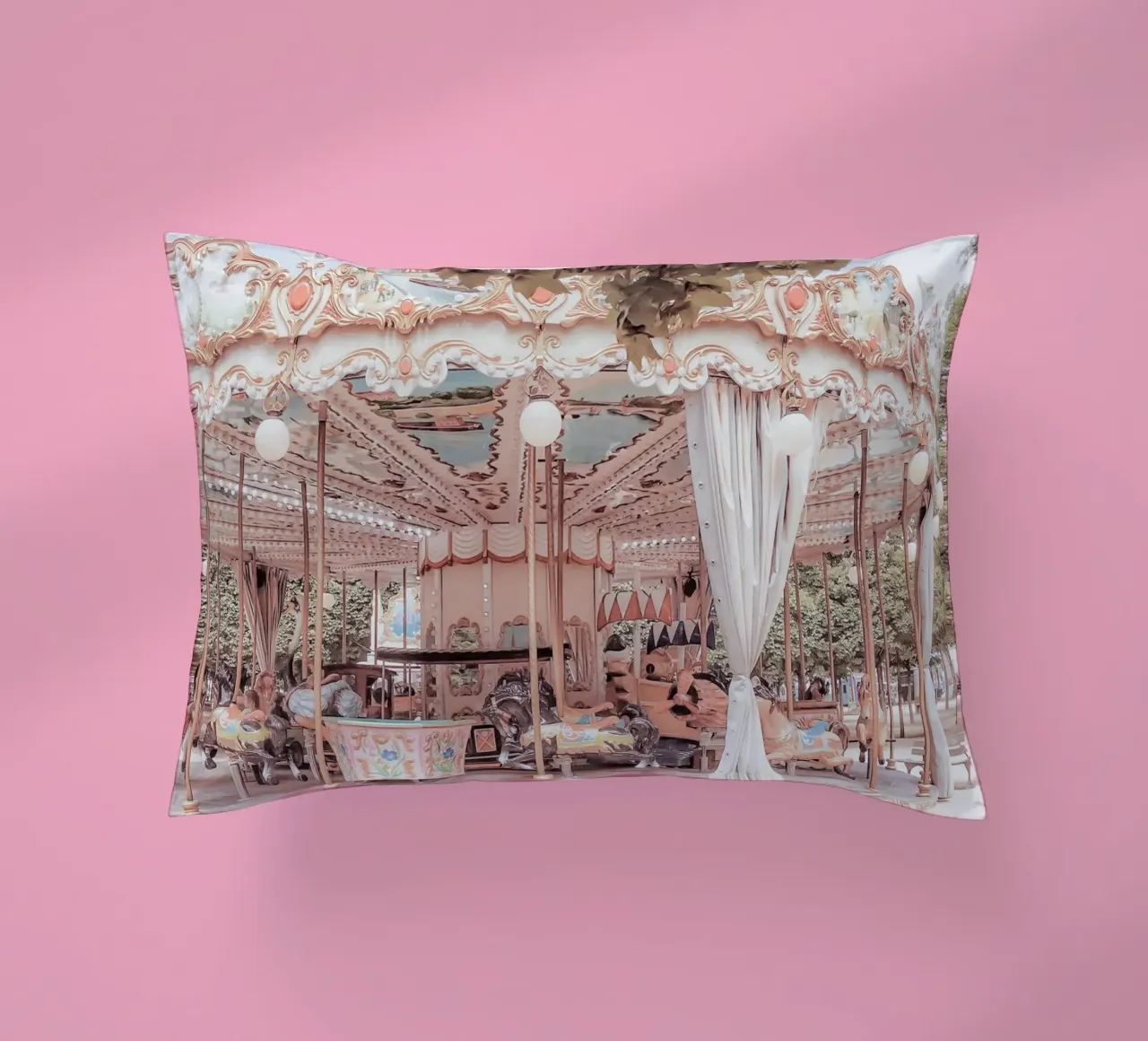 Paris Carousel in the Tuileries Garden cuscino da GraceDigitalArtCo