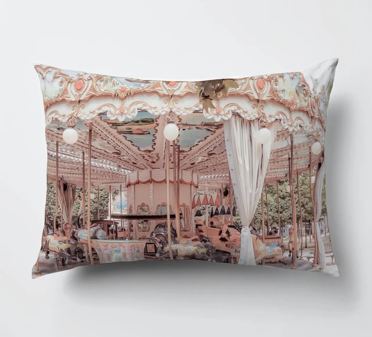 Paris Carousel in the Tuileries Garden cuscino da GraceDigitalArtCo