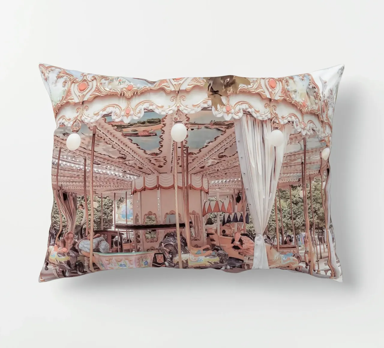Paris Carousel in the Tuileries Garden cuscino da GraceDigitalArtCo