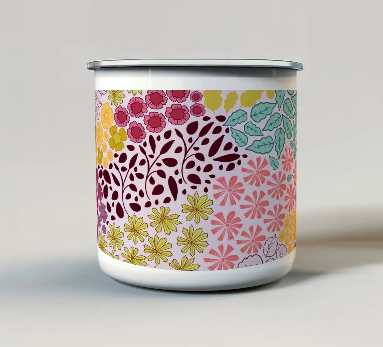 Colorato disegno a mano di un'immagine retrò tazza in smalto da gulsengunel