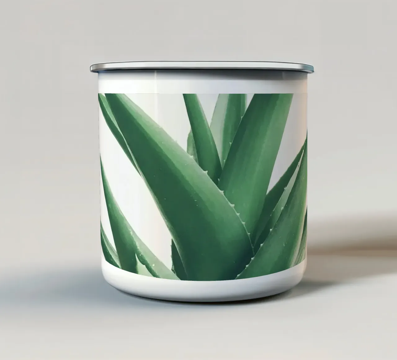 Foglie tazza in smalto da Cassia Beck Photography