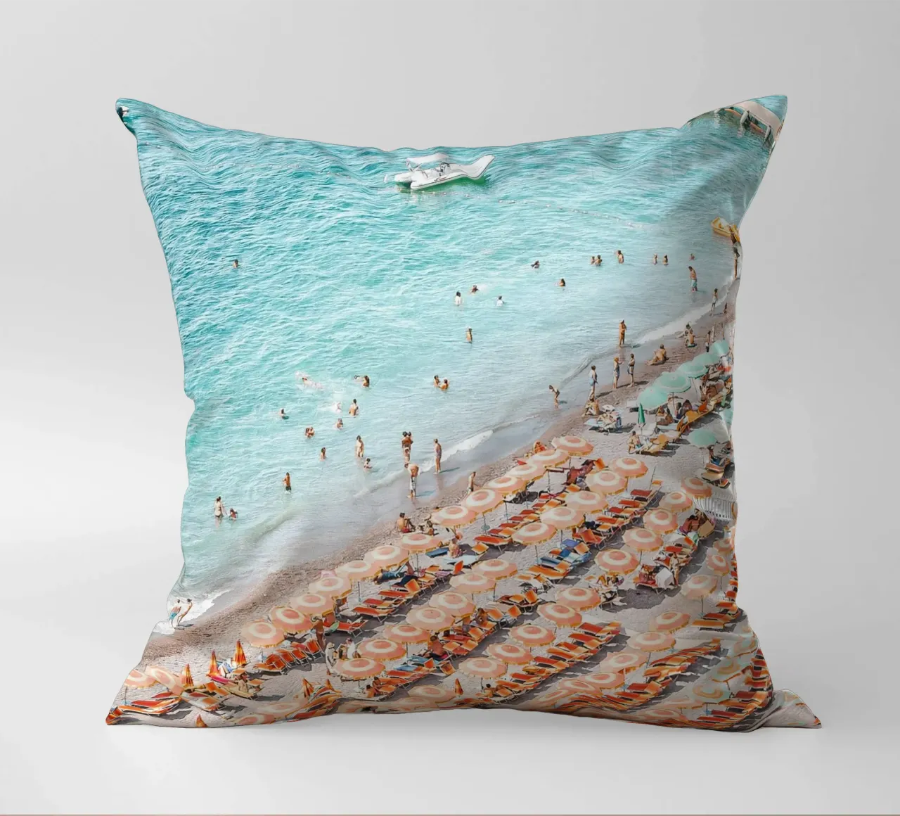 Positano Colourful Beach Scene cuscino da GraceDigitalArtCo
