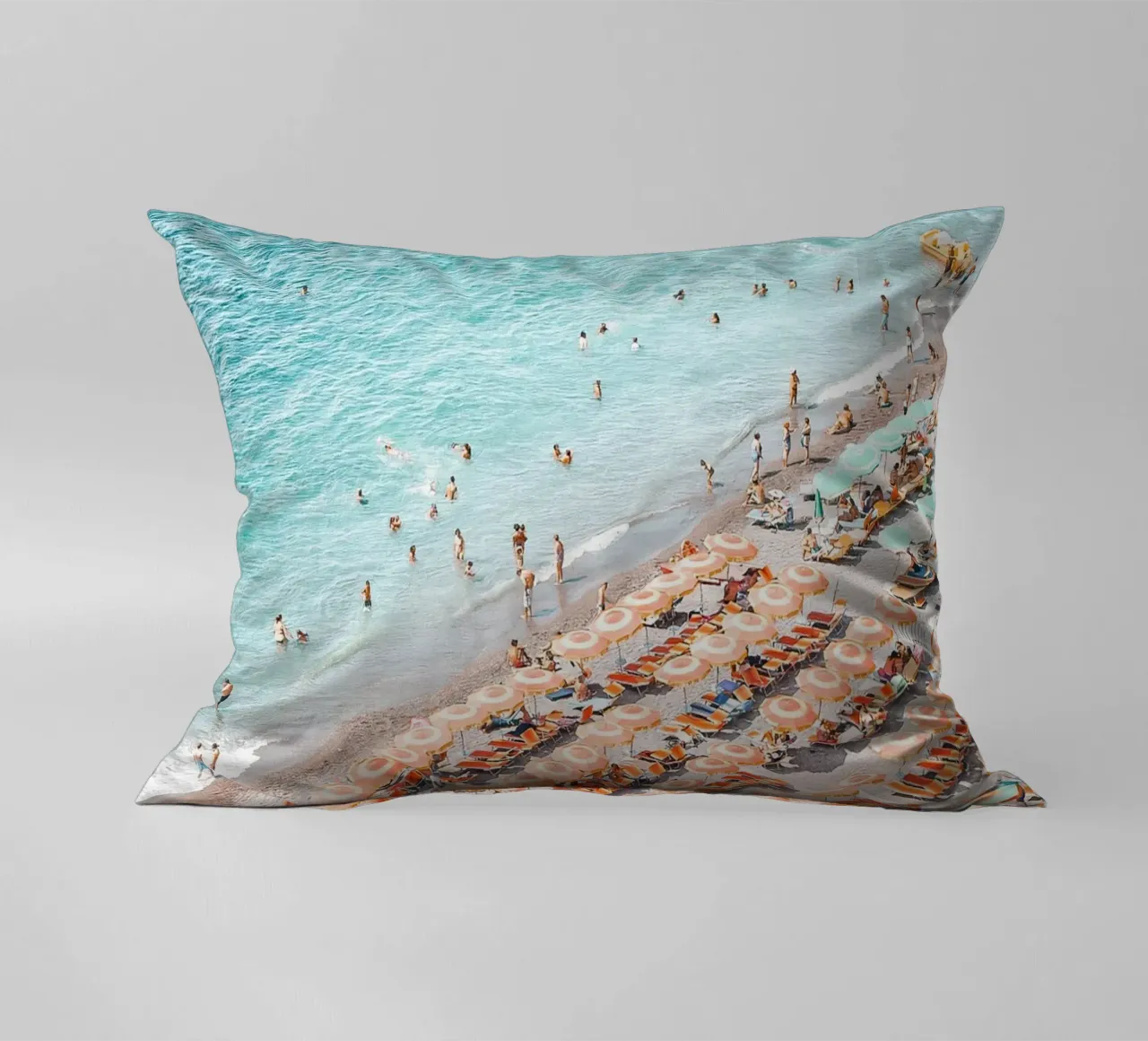 Positano Colourful Beach Scene cuscino da GraceDigitalArtCo