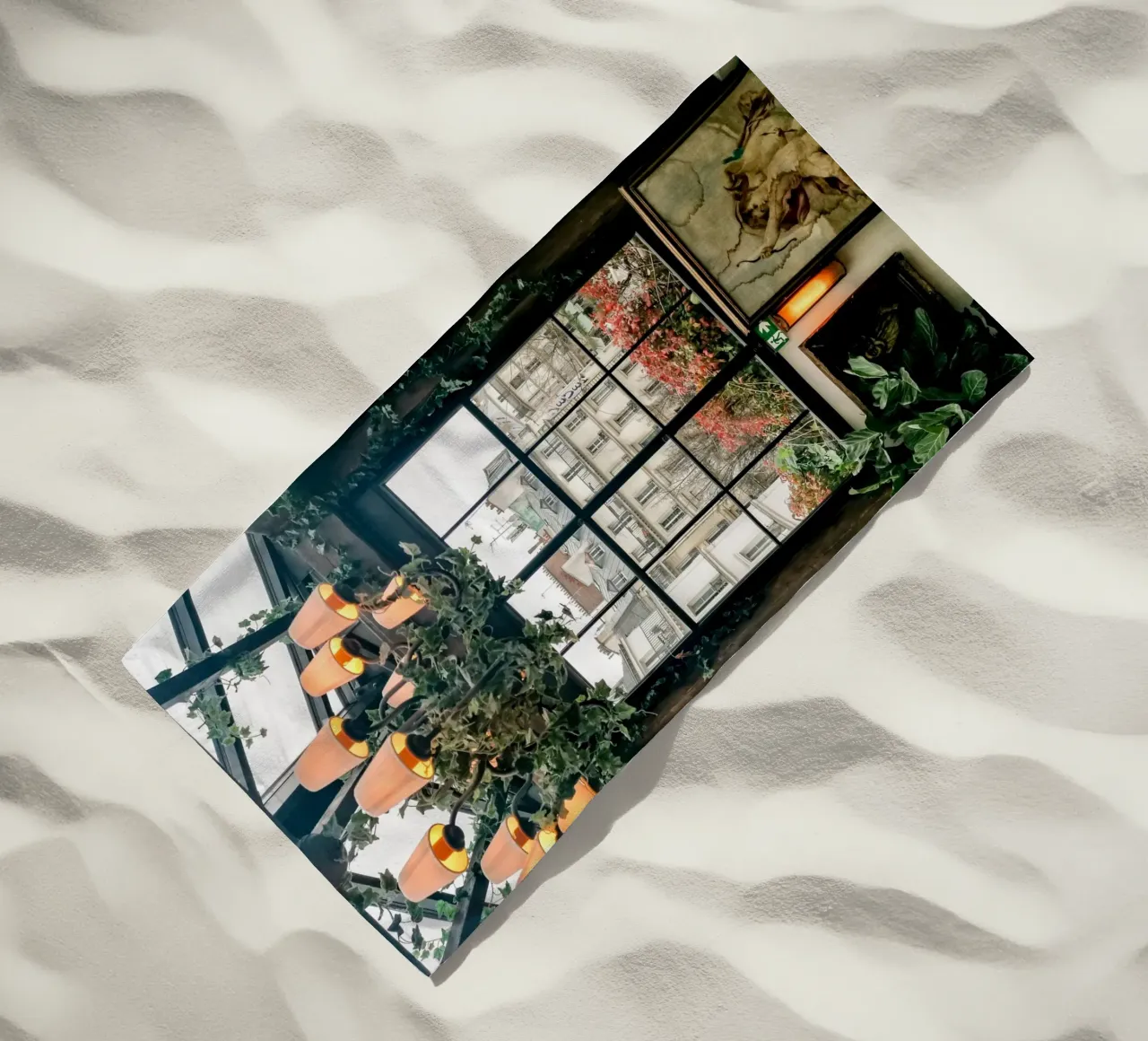 Paris Window View telo mare da GraceDigitalArtCo