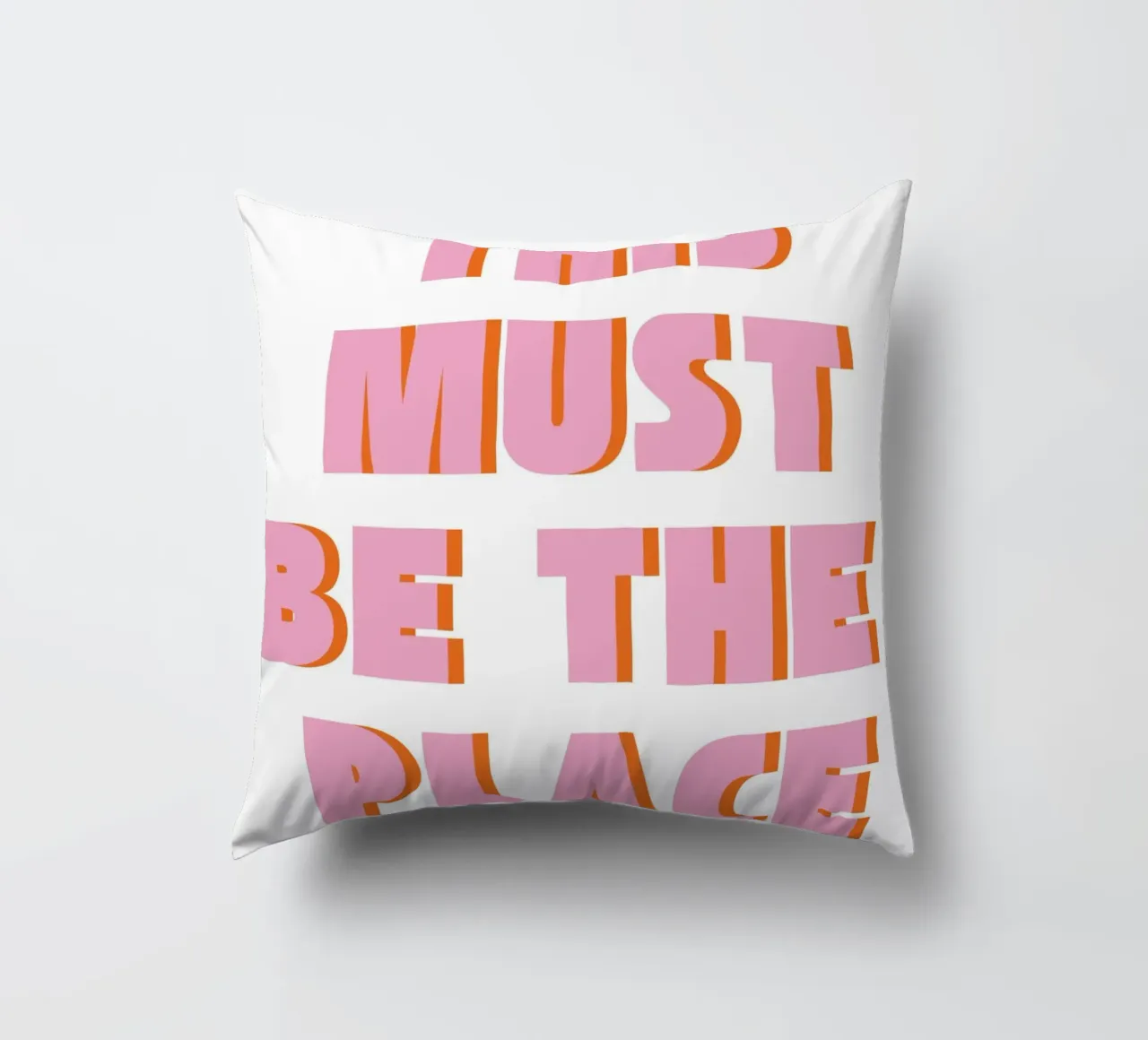 Tipografia retrò "This Must Be The Place" in rosa e arancione cuscino da pdigitalprints