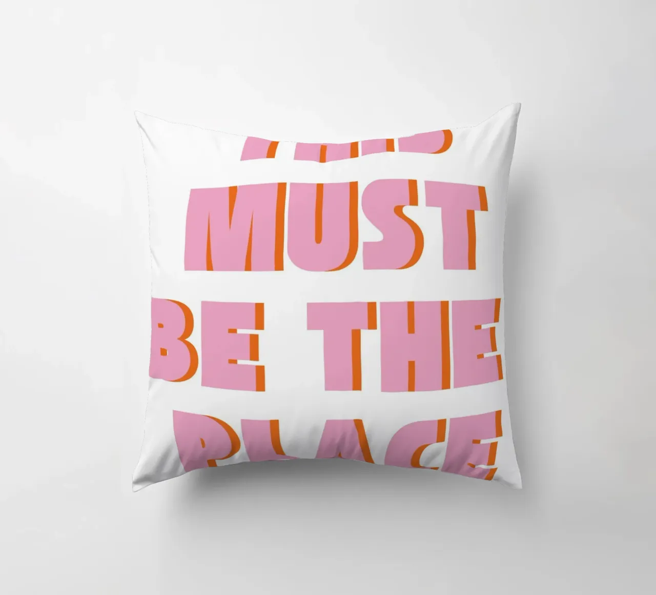 Tipografia retrò "This Must Be The Place" in rosa e arancione cuscino da pdigitalprints
