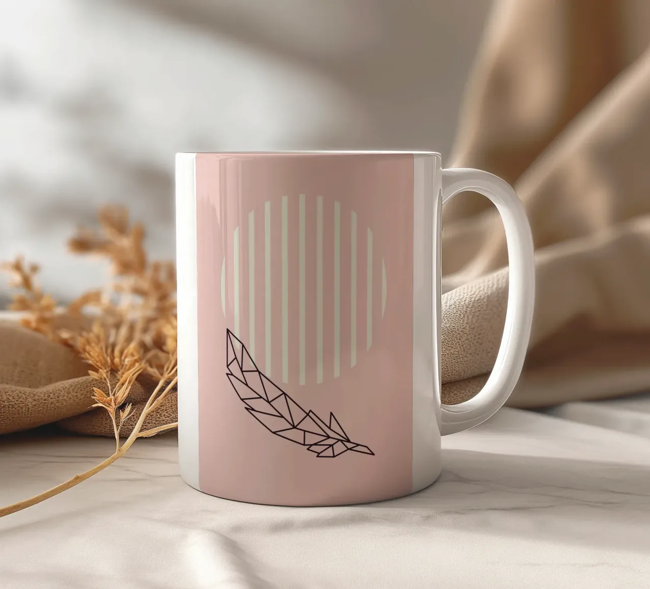 Geometrie da vivaio in rosa tazza in ceramica da Little Dean