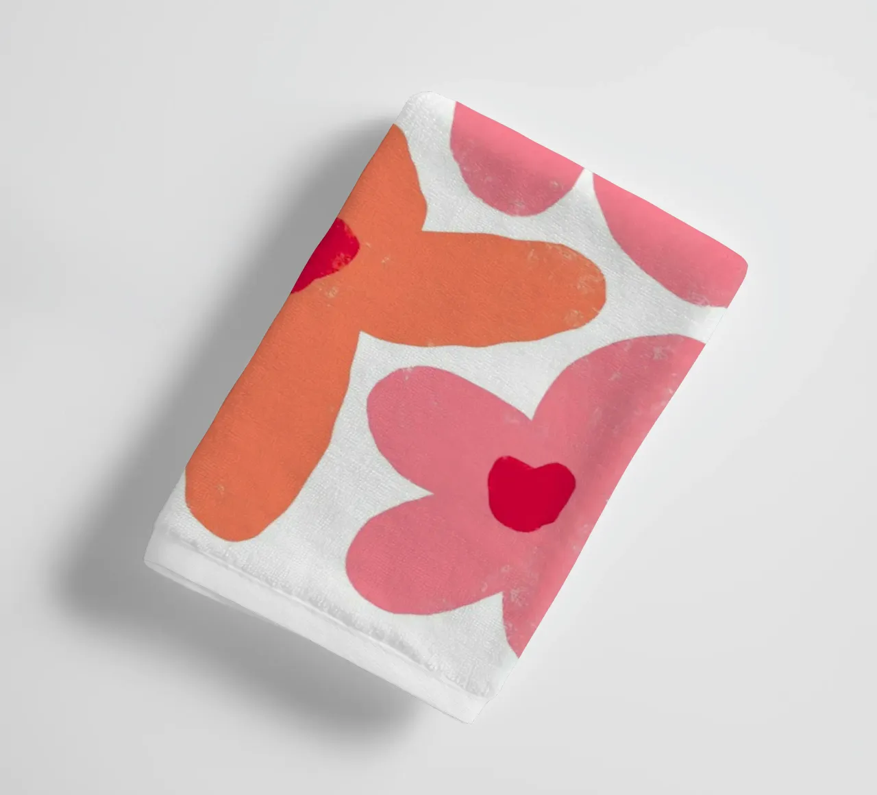Forme floreali astratte e giocose in rosa e arancione asciugamano da bagno da pdigitalprints