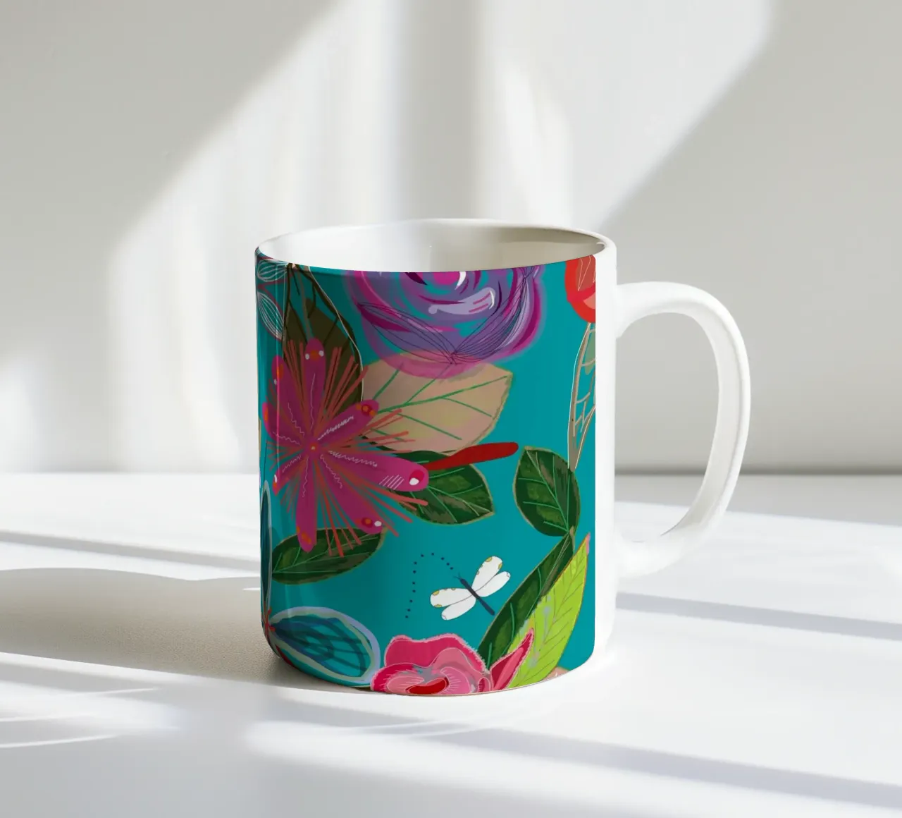 Fleurs botaniques aux couleurs vives mug en céramique de gulsengunel