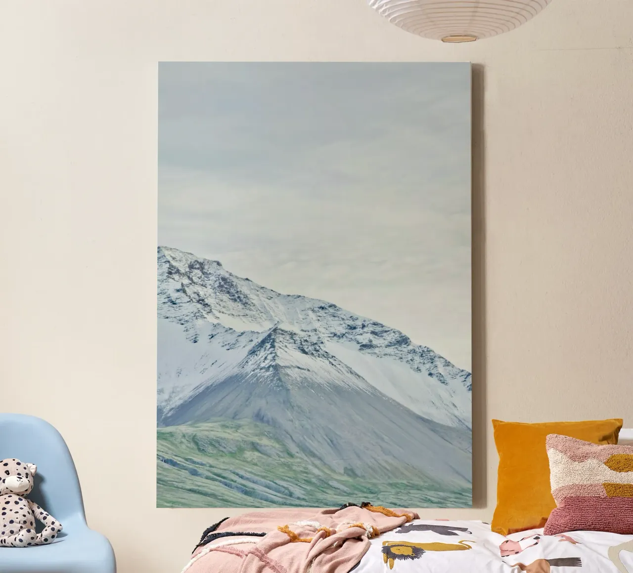 Sneeuwberg in IJsland. canvas met Baklijst van KISSA STUDIO