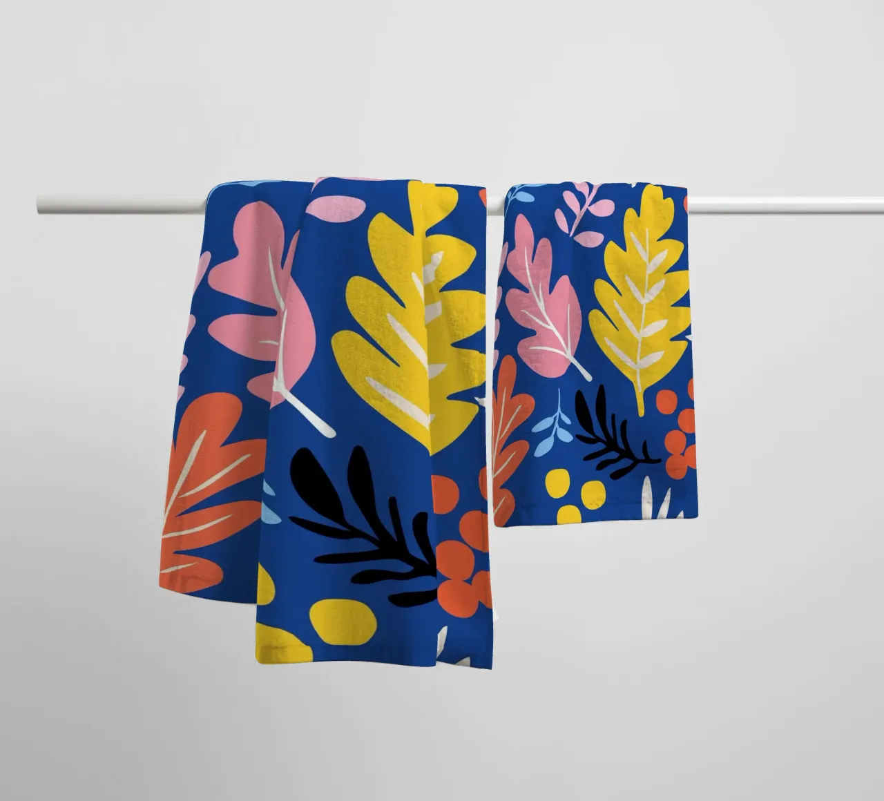 Brightly colored leaves asciugamano da bagno da LisaArtes