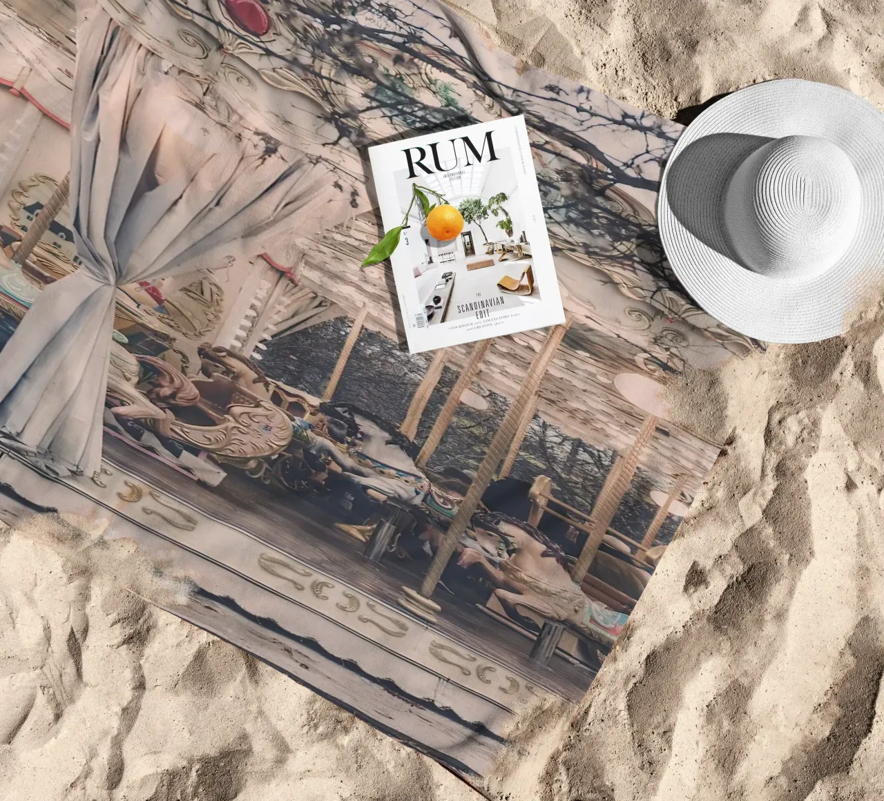 Paris Winter Carousel telo mare da GraceDigitalArtCo