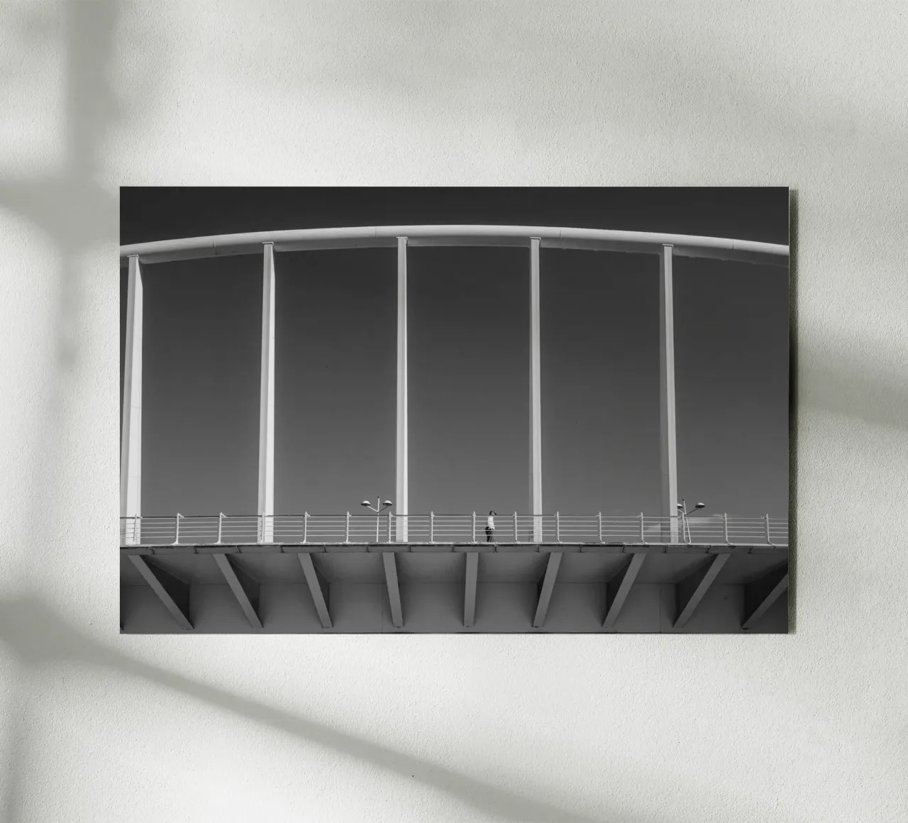 Pont de Valence - Architecture minimaliste en noir et blanc panneau forex de Bold and Retro