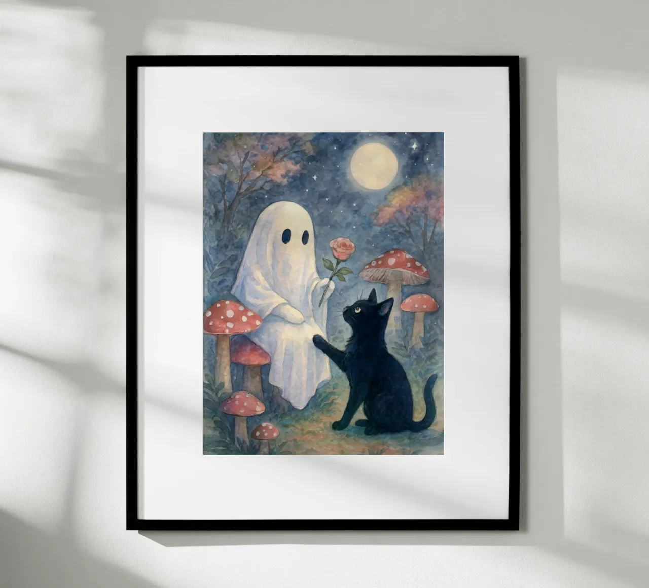 Fantôme et chat noir dans une forêt de champignons Halloween effrayant et mignon poster avec cadre en bois de Gentle Echoes Art