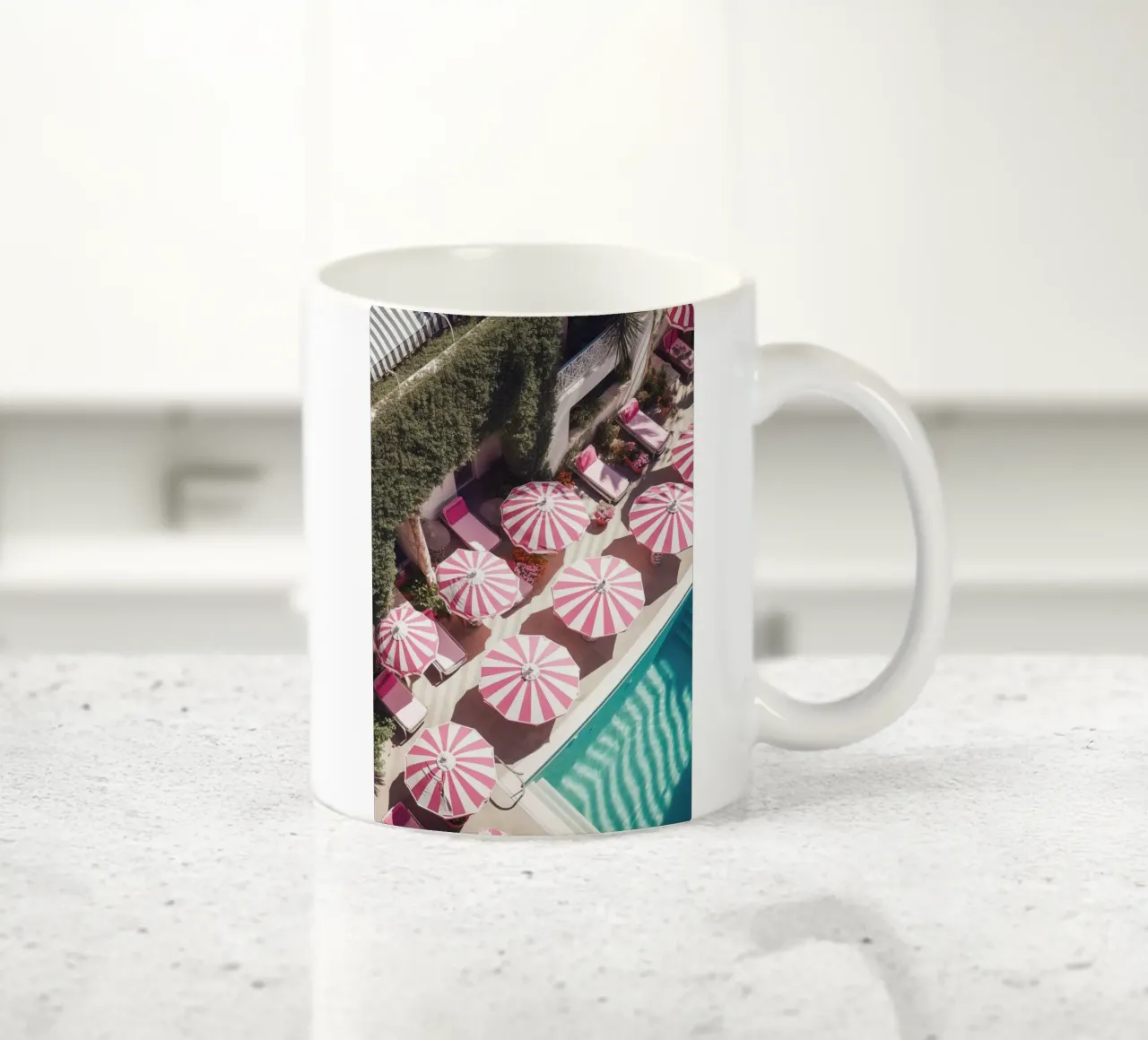 Miami Swimming Pool Scene tazza in ceramica da GraceDigitalArtCo