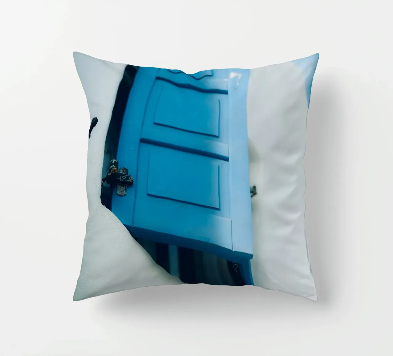 Blue Shutter Mediterranean Window cuscino da Thilo Grøsch