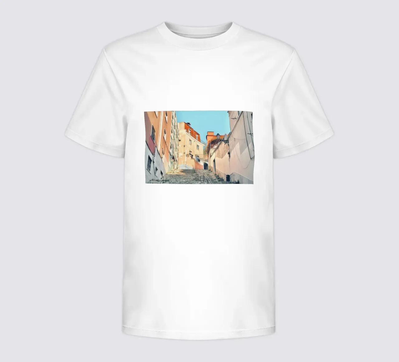 Straatbeeld Lissabon kinder t-shirt van KISSA STUDIO