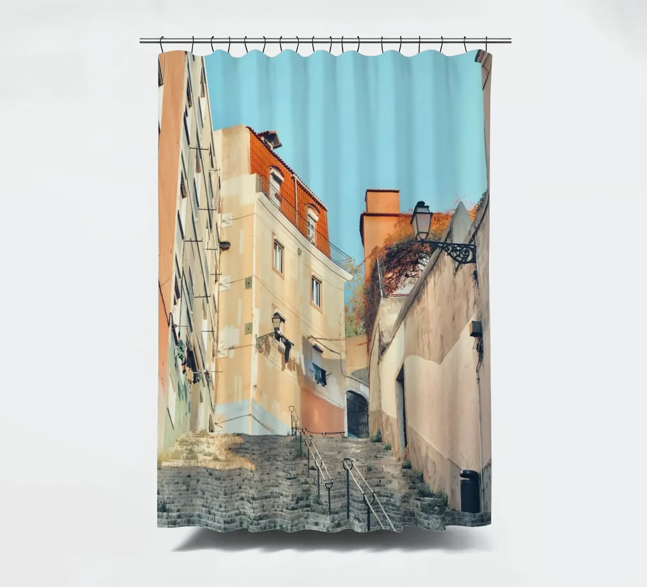 Straatbeeld Lissabon douchegordijn van KISSA STUDIO