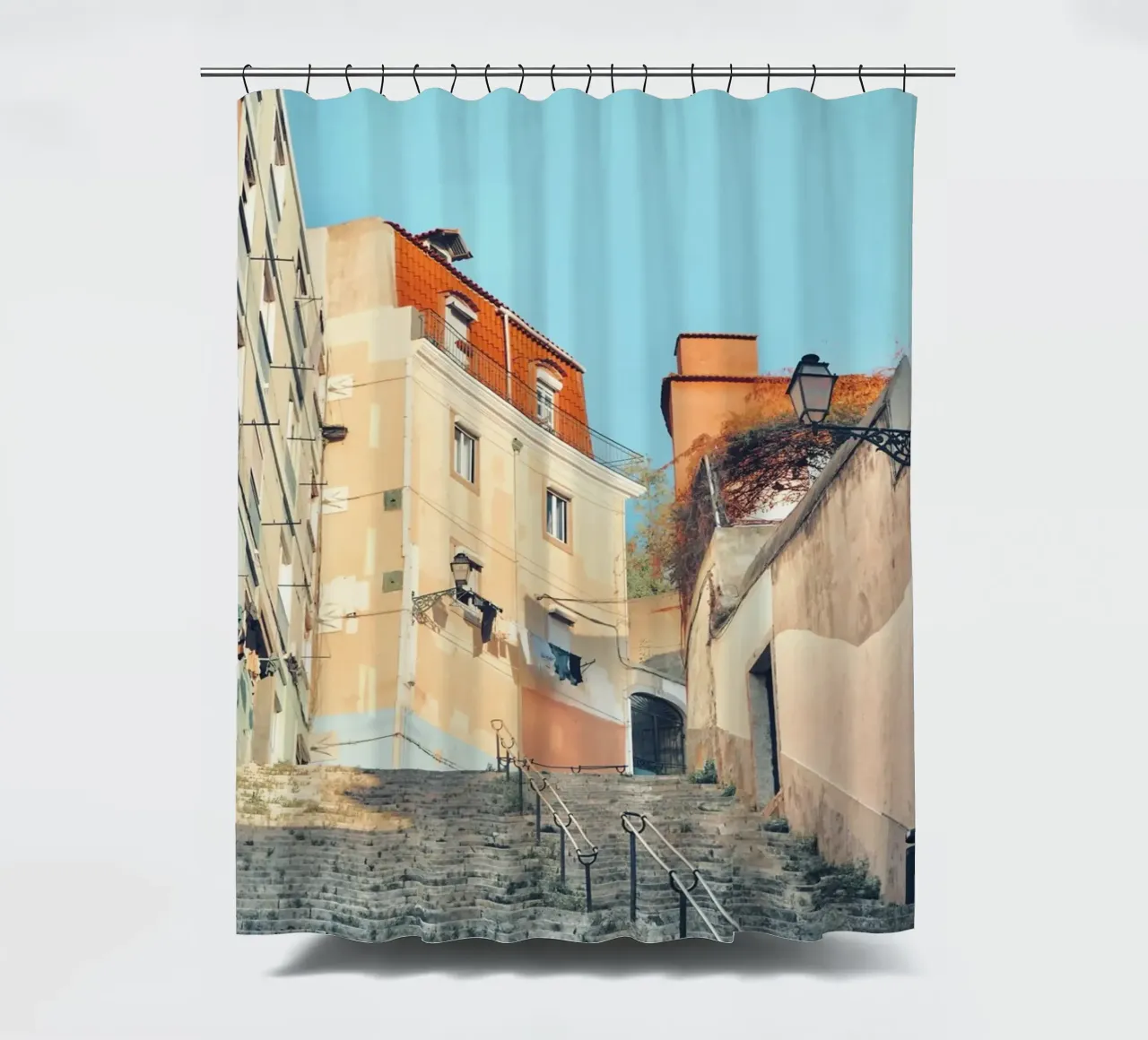 Straatbeeld Lissabon douchegordijn van KISSA STUDIO