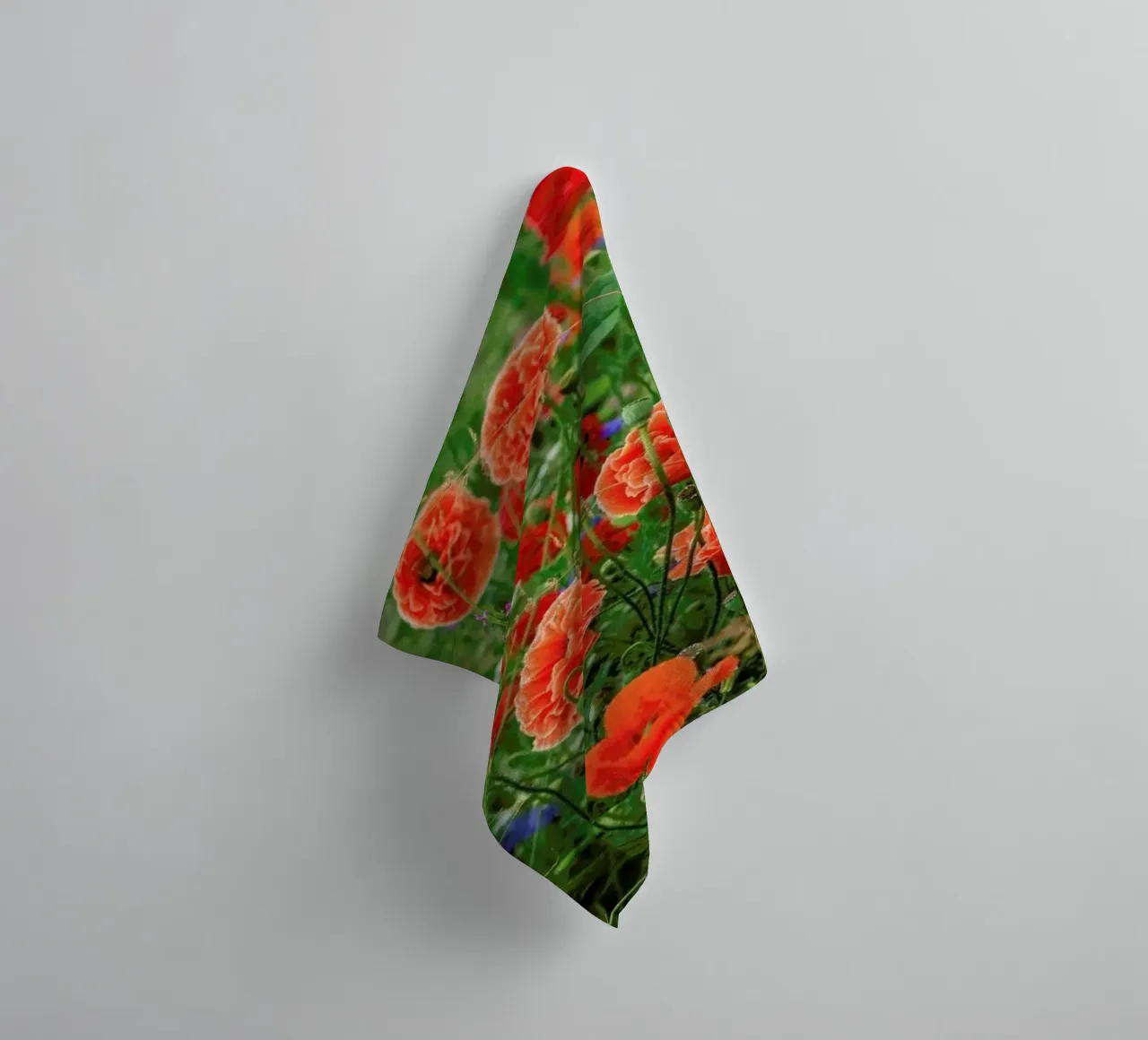 Romantic Red Poppies asciugamano da bagno da Curious Collections by Marielle Leenders