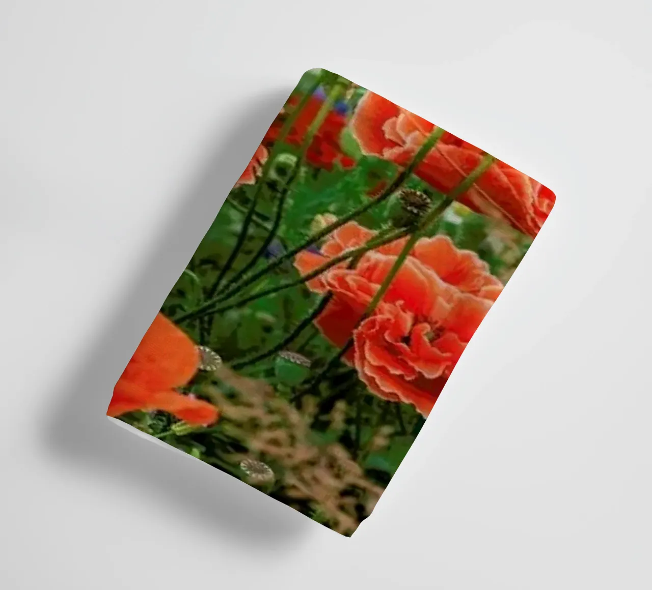 Romantic Red Poppies asciugamano da bagno da Curious Collections by Marielle Leenders