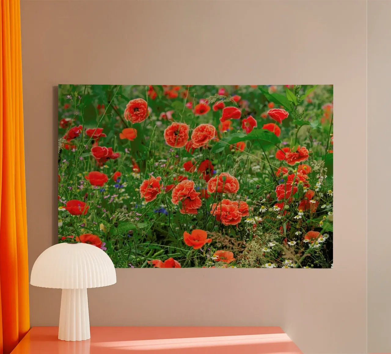 Romantic Red Poppies tela con Cornice a cassetta da Curious Collections by Marielle Leenders