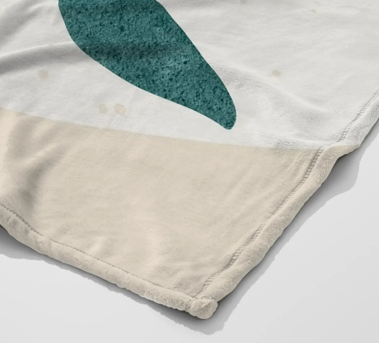 abstract art a simple flower coperta in pile da vintageshop
