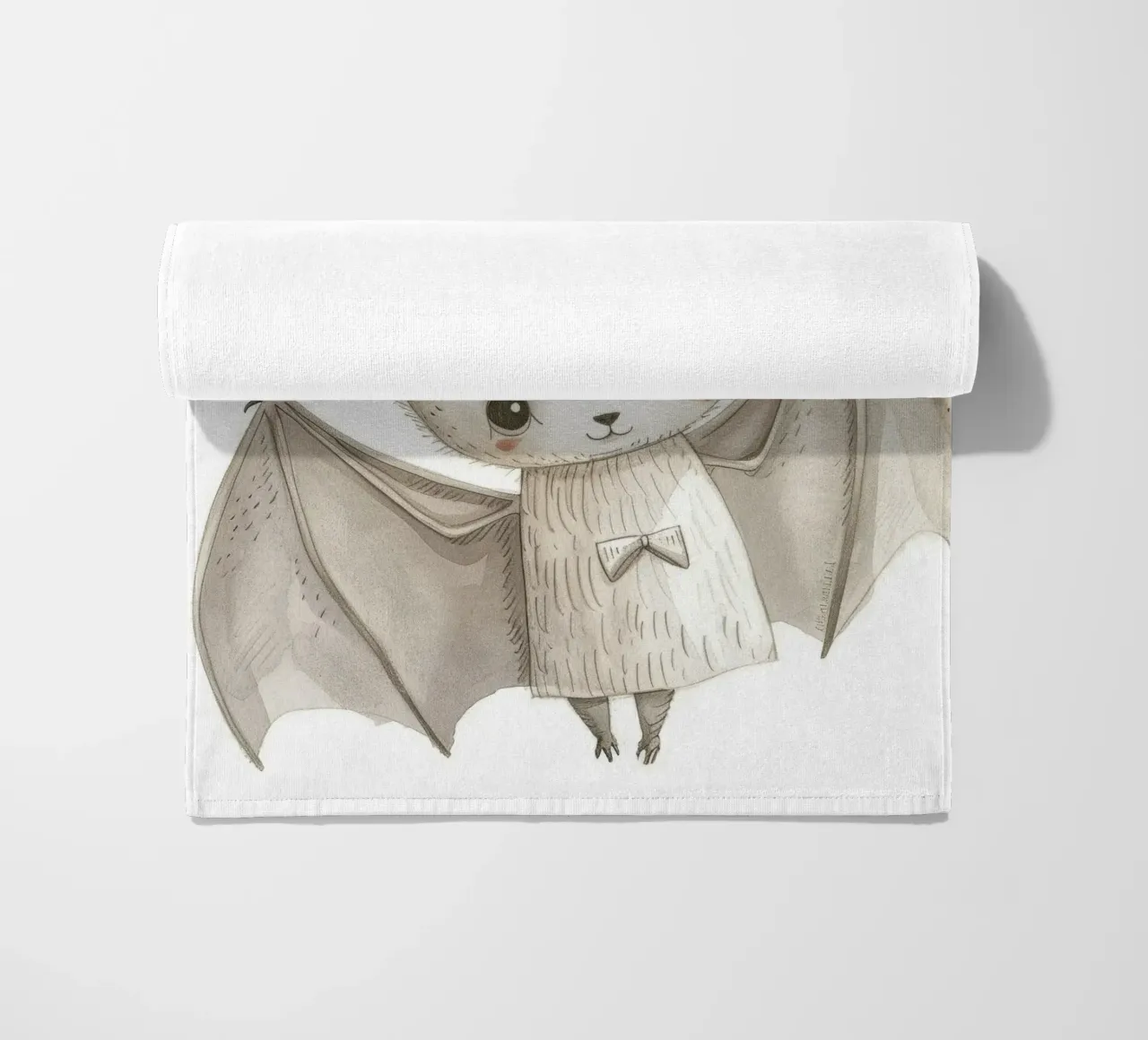 Illustrazione stilizzata di un pipistrello grigio con ali distese telo mare da DesignDoodle