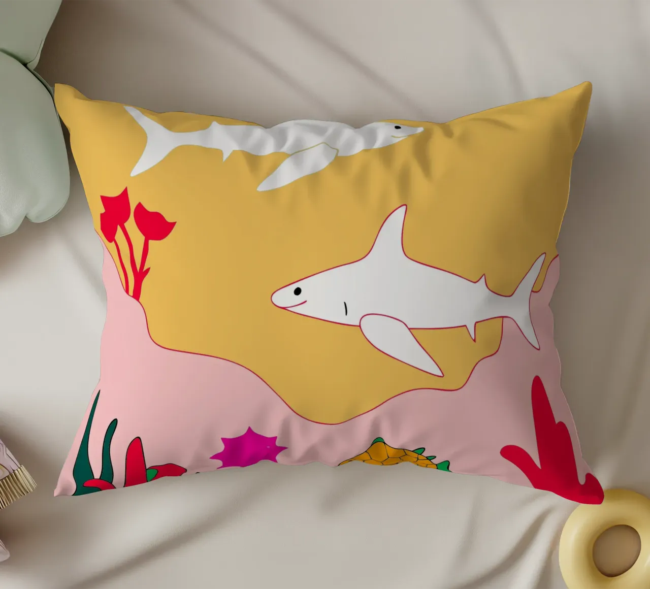 Due squali nel mare cuscino da OUR SHOP