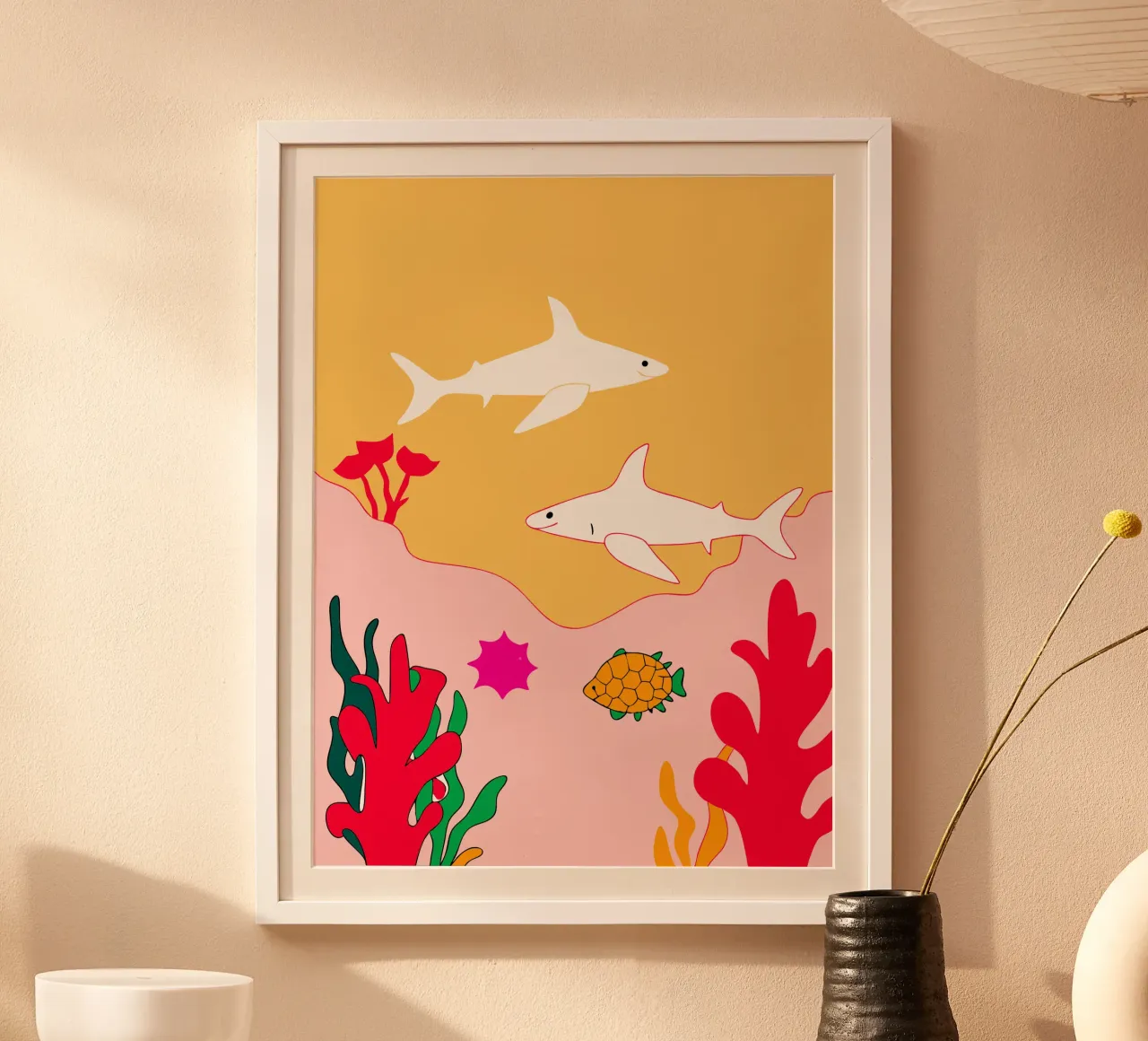 Due squali nel mare poster con telaio in plastica da OUR SHOP