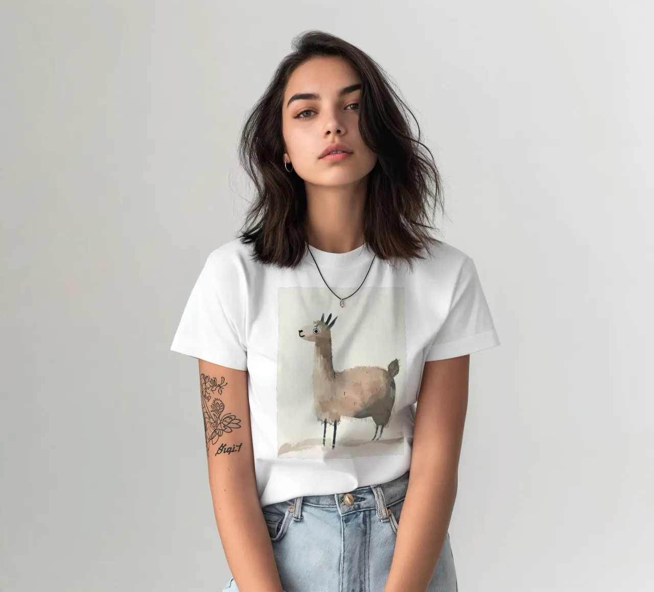 Illustrazione stilizzata di un lama t-shirt da DesignDoodle