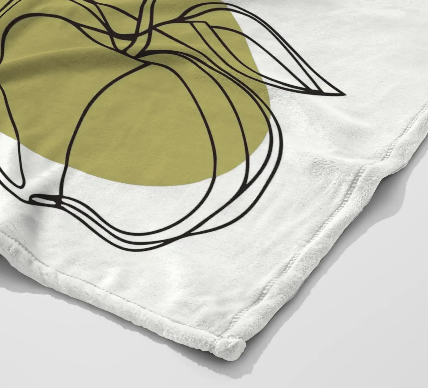 Drei Äpfel Fleecedecke von RELAXING TOUCH