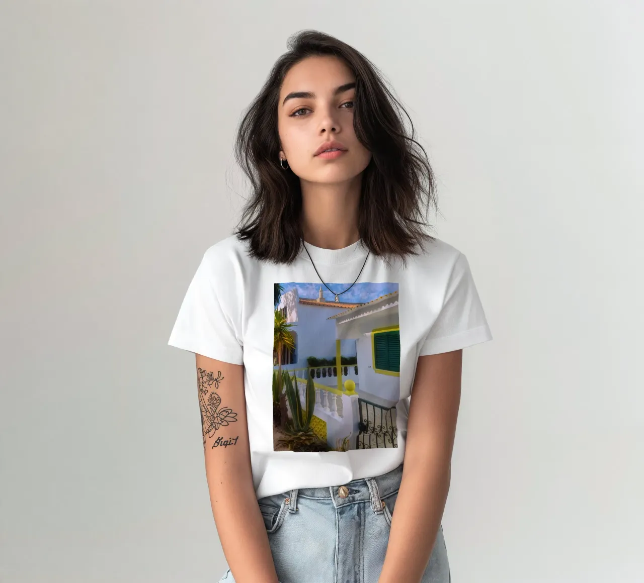 Fascino marino in Soft Focus t-shirt da Hecate Pim Designs