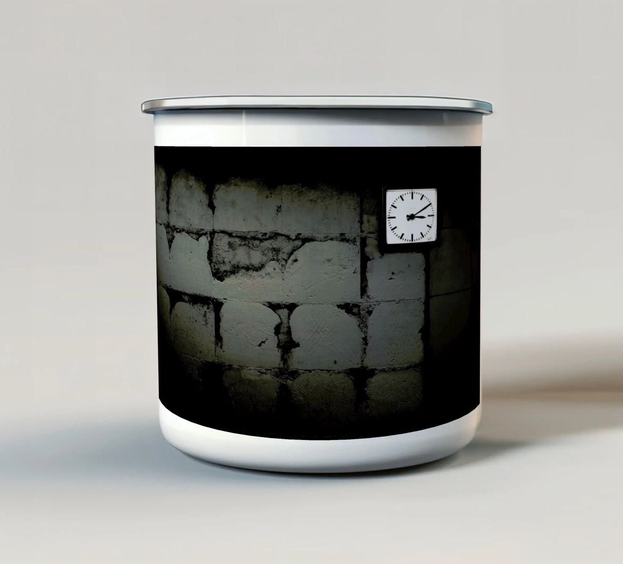 Tick Tack tazza in smalto da Anja Hebrank Photography