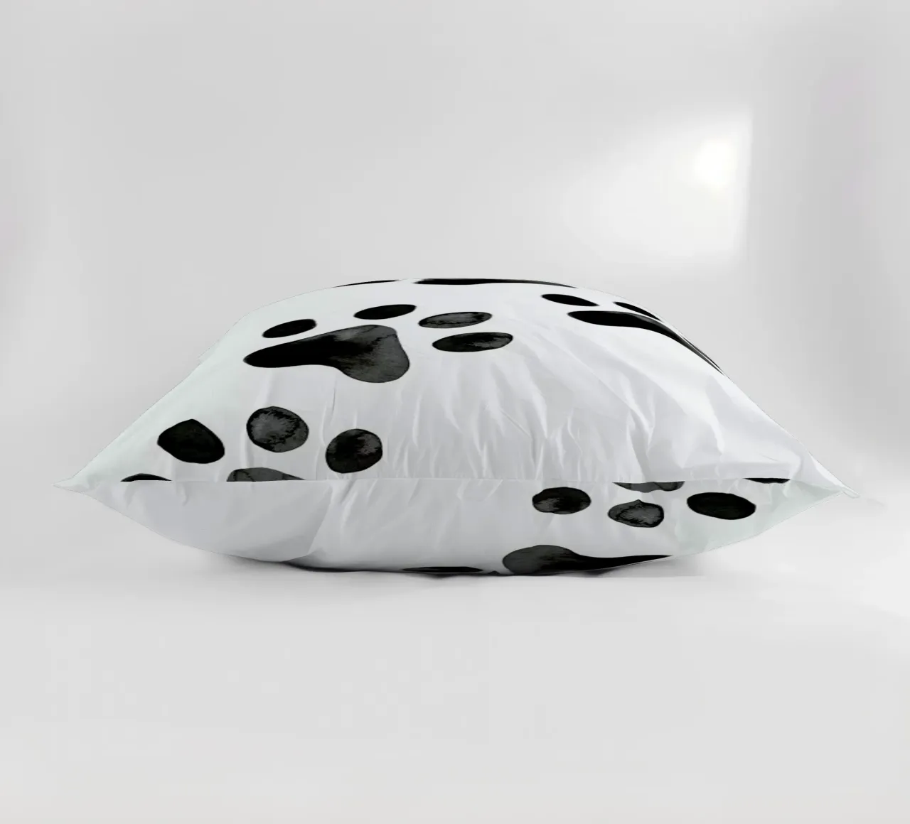 Pawprints cuscino da Little Flourishes