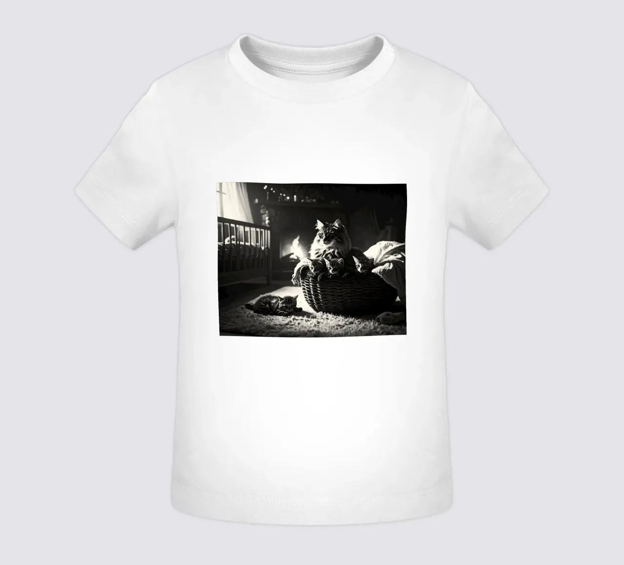 Chatte et quatre chatons. Noir et blanc. Baby T-Shirt von Thierry vobmann photography