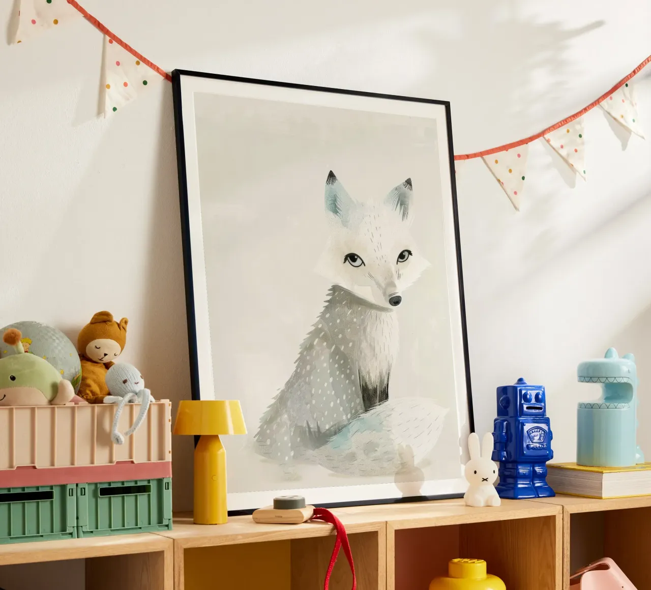 Stilisierte Illustration eines Polarfuchses 2 Poster mit Kunststoffrahmen von DesignDoodle