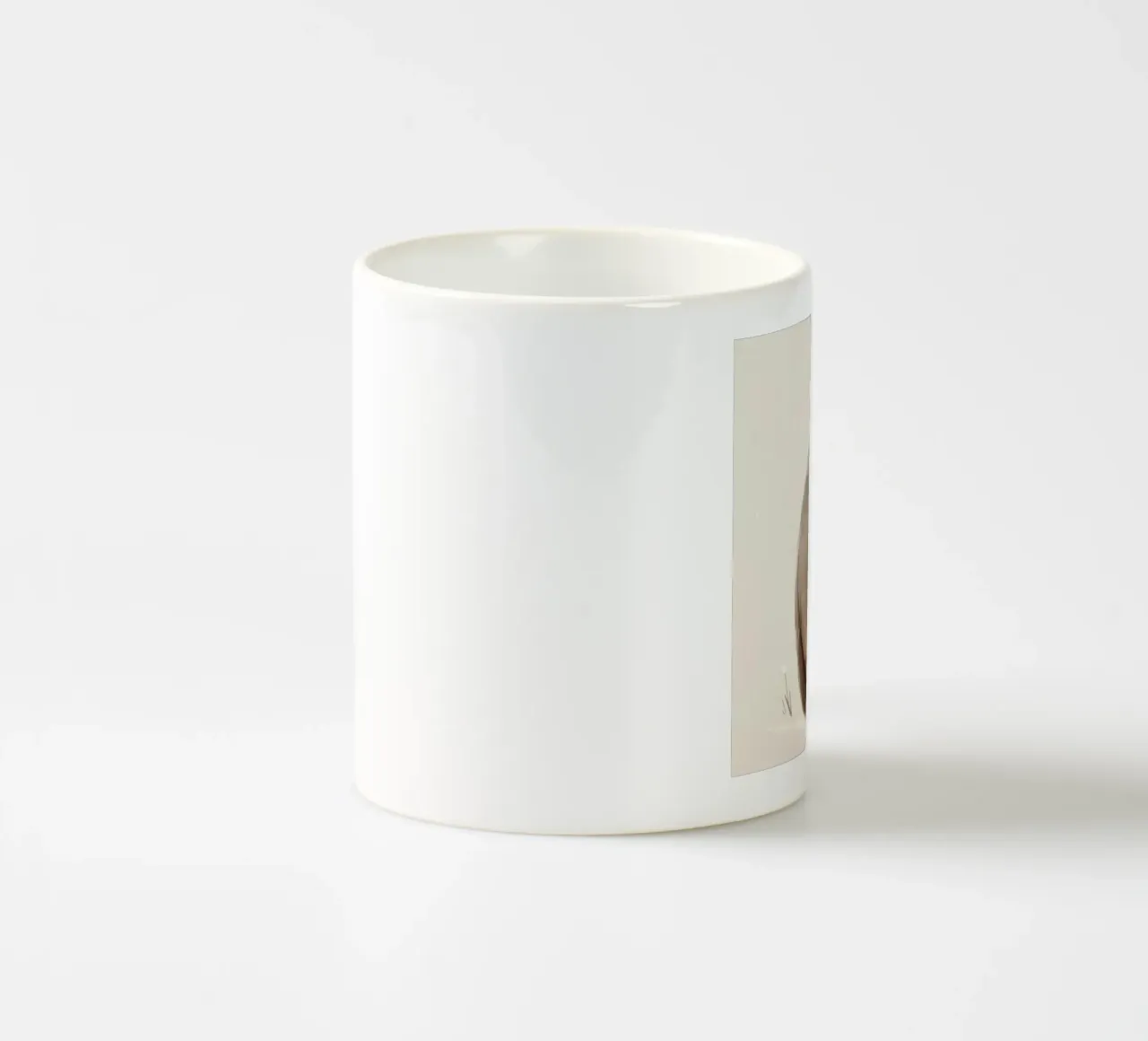 Illustrazione stilizzata ad acquerello di un orso bruno tazza in ceramica da DesignDoodle